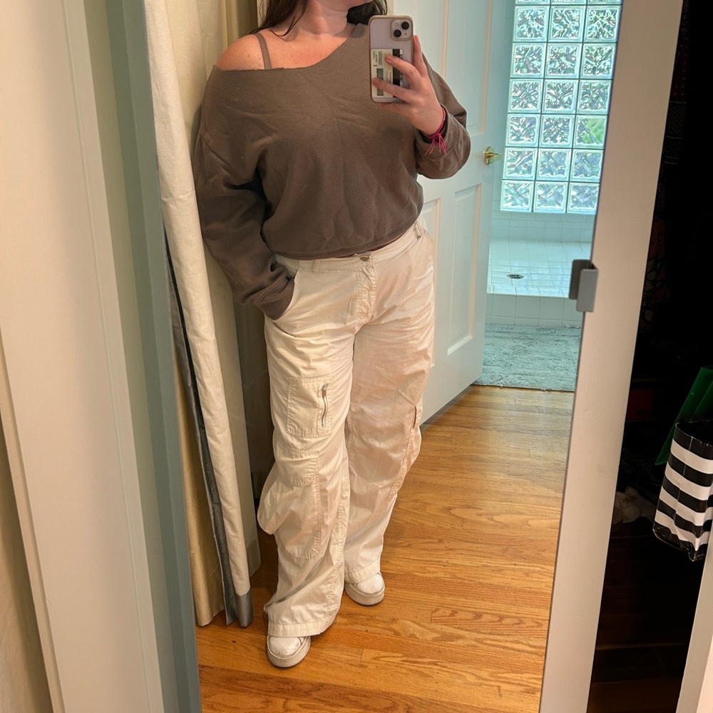 BROWN OFF THE SHOULDER CREWNECK